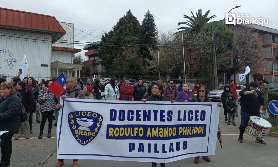 Profesores de Los Ríos realizan marcha por el centro de Valdivia
