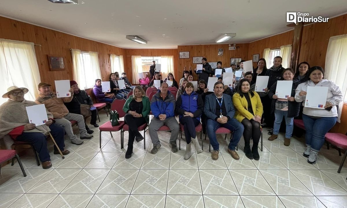 Minvu entregó escrituras a familias de Cuinco Alto en La Unión