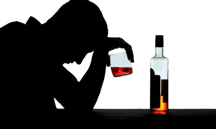 Los riesgos del uso y abuso del alcohol en condiciones de aislamiento