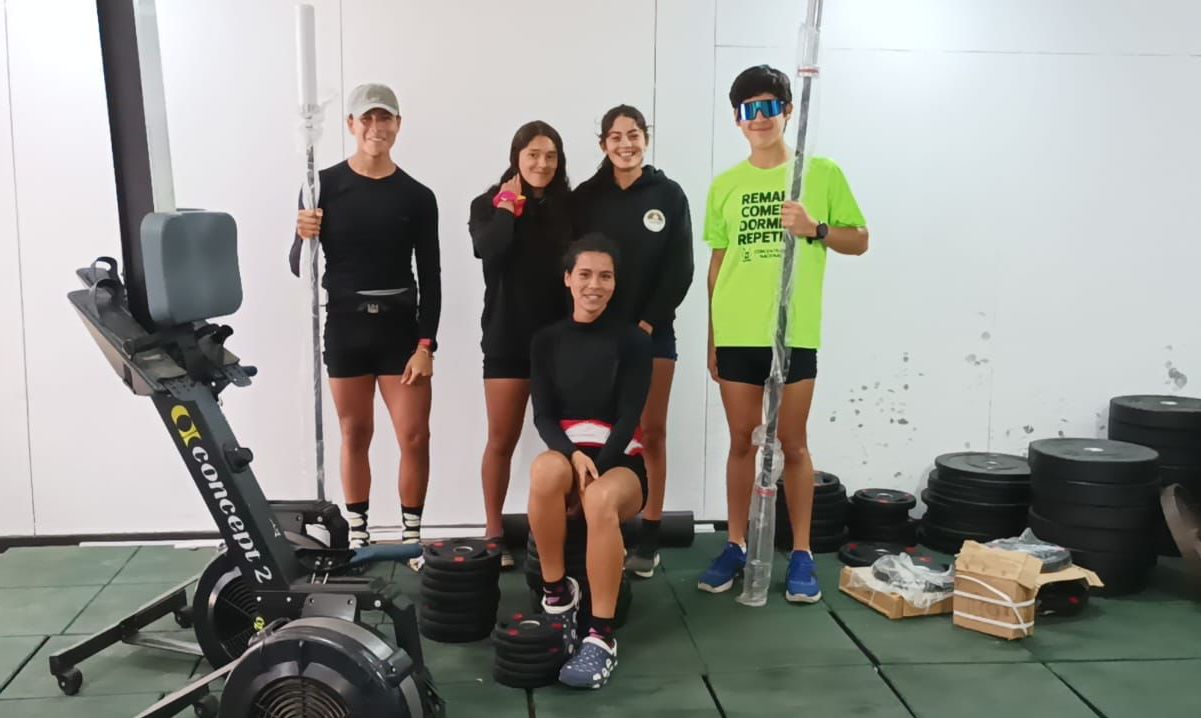 Club de Remeros Arturo Prat recibe nuevo equipamiento para apoyar trabajo deportivo