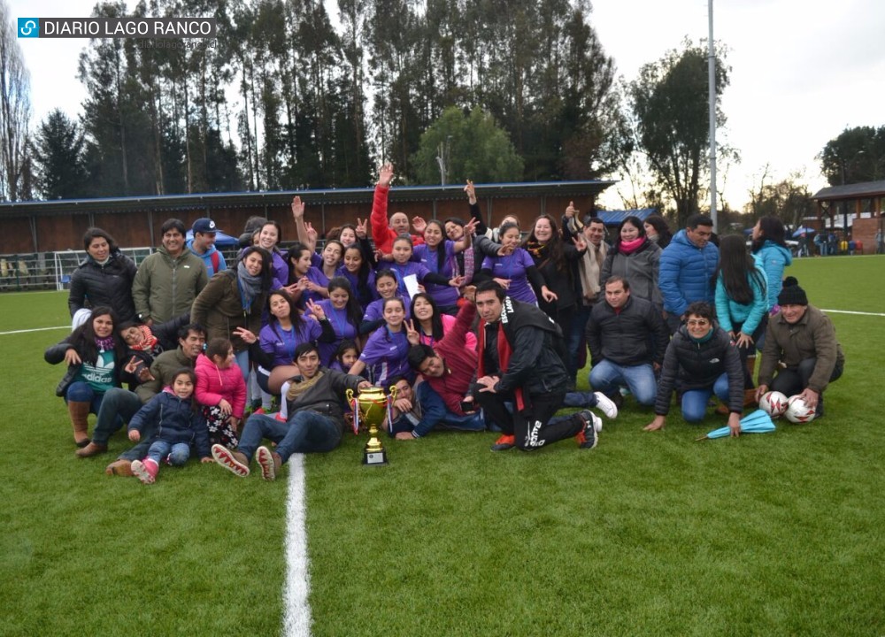 Chicas súper poderosas de Ranco derrotaron a Río Bueno y son campeonas regionales