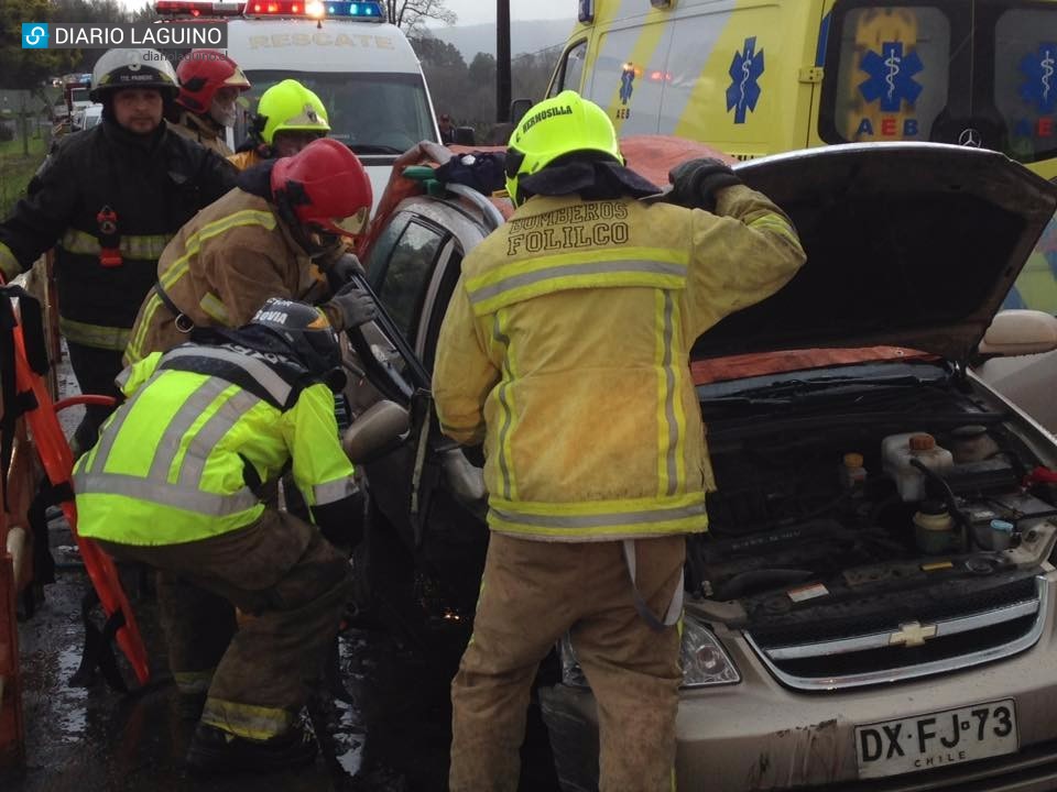 Valdiviana quedó con lesiones graves tras choque de auto con puente en ruta Los Lagos-Panguipulli