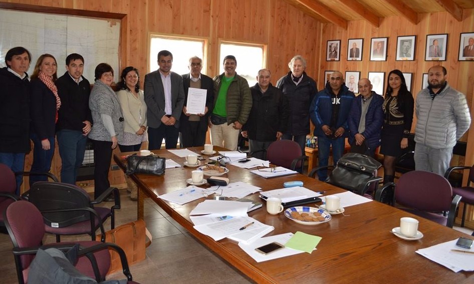 Tringlo A recibió escrituras del terreno donde realizarán proyecto de agua potable 