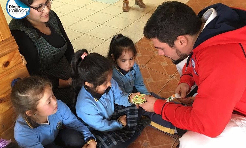 Paillaco: Escuela 21 de Mayo de Itropulli recibió al campeón mundial de karate 