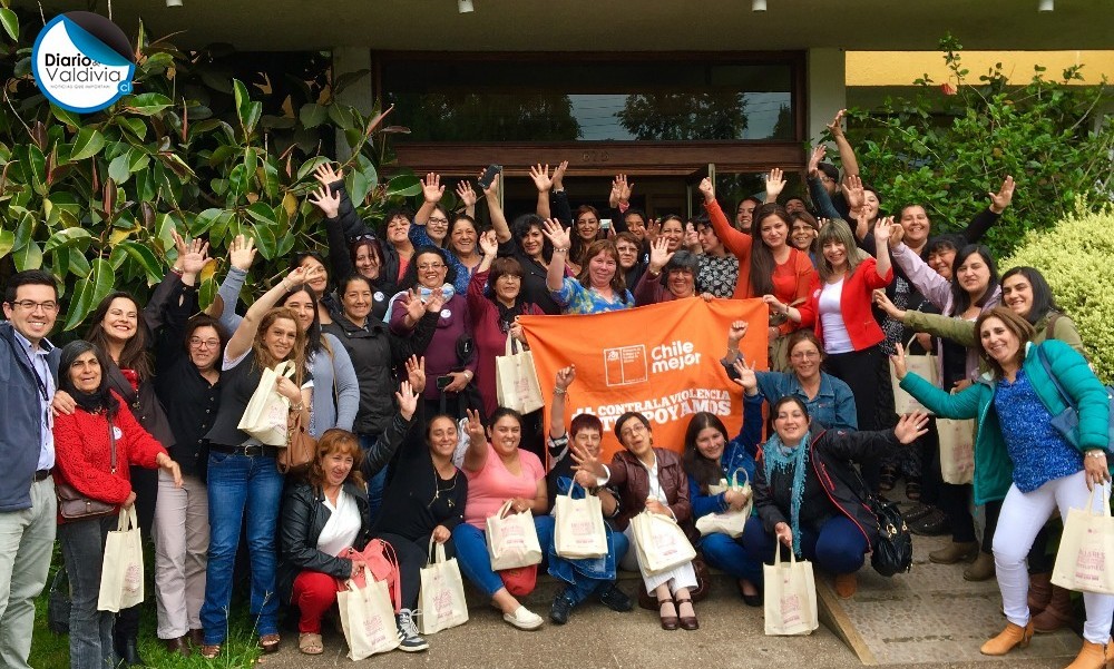 Jefas de Hogar Los Ríos dialogaron en encuentro regional sobre autonomía económica 