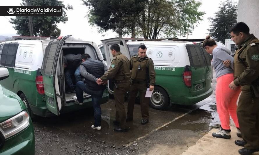 Carabineros de Valdivia detuvo en la carretera a sujetos que desvalijaron casa en Paillaco