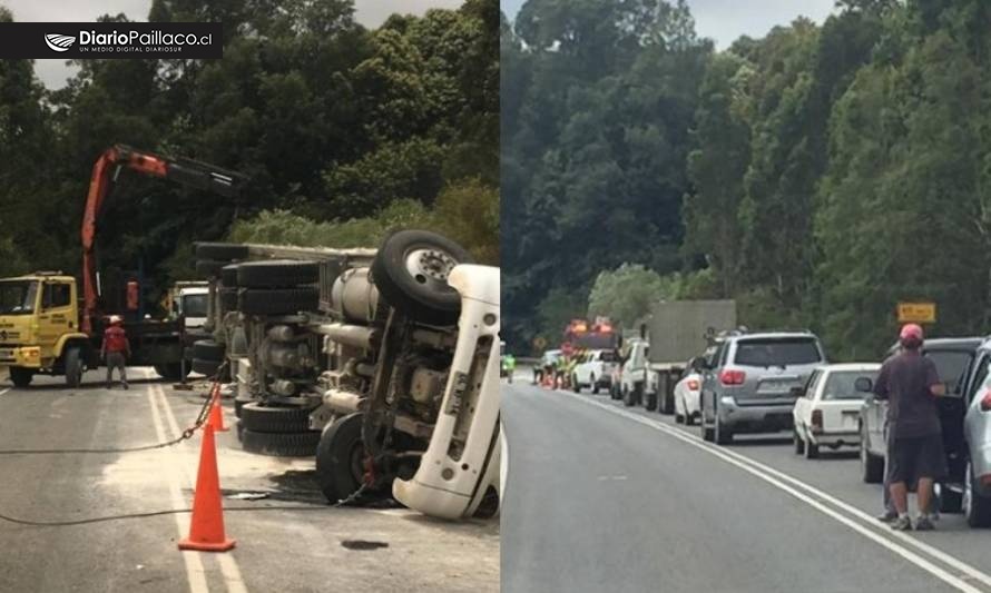 Precaución: Retiro de camión volcado interrumpió tránsito por Itropulli