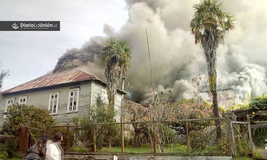 Incendio estructural camino a Trumao, comuna de La Unión