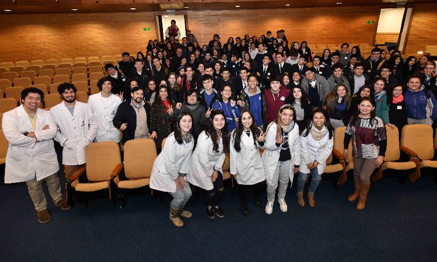 Escolares de Los Ríos y la Araucanía compartieron interés por la Química en Olimpiada USS