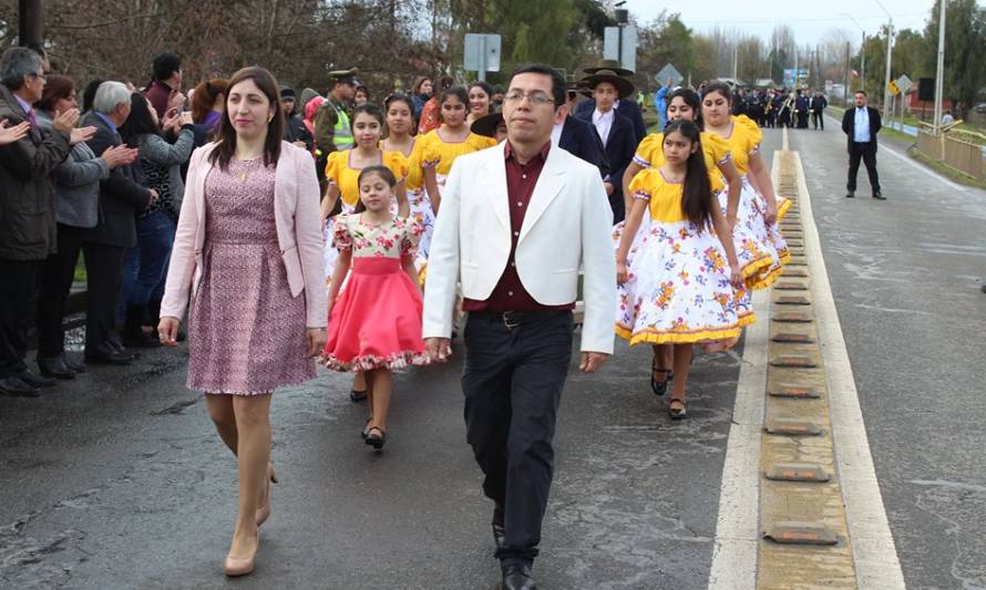 Comunidad educativa de Crucero dio el vamos a las Fiestas Patrias en Río Bueno