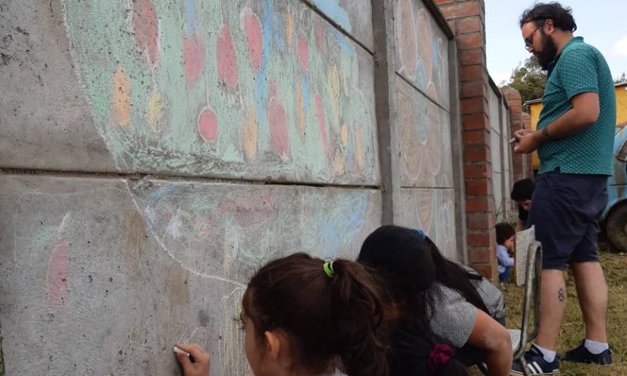 Vecinos de Daiber diseñan mural en espacio comunitario 