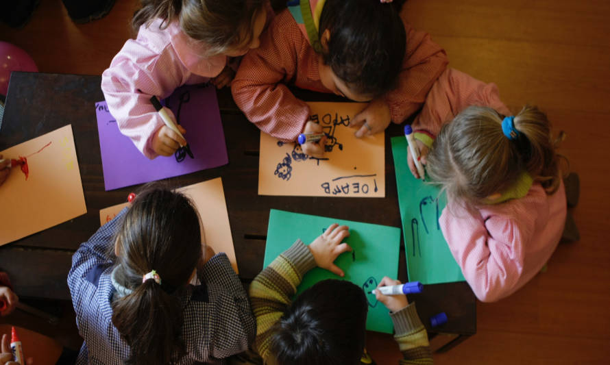 Aprueban aclaratoria para que auxiliares y administrativos sean considerados asistentes de Educación