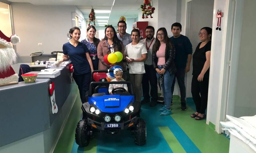 Saesa donó buggy eléctrico para traslado de pacientes de pediatría en el Hospital Base de Valdivia