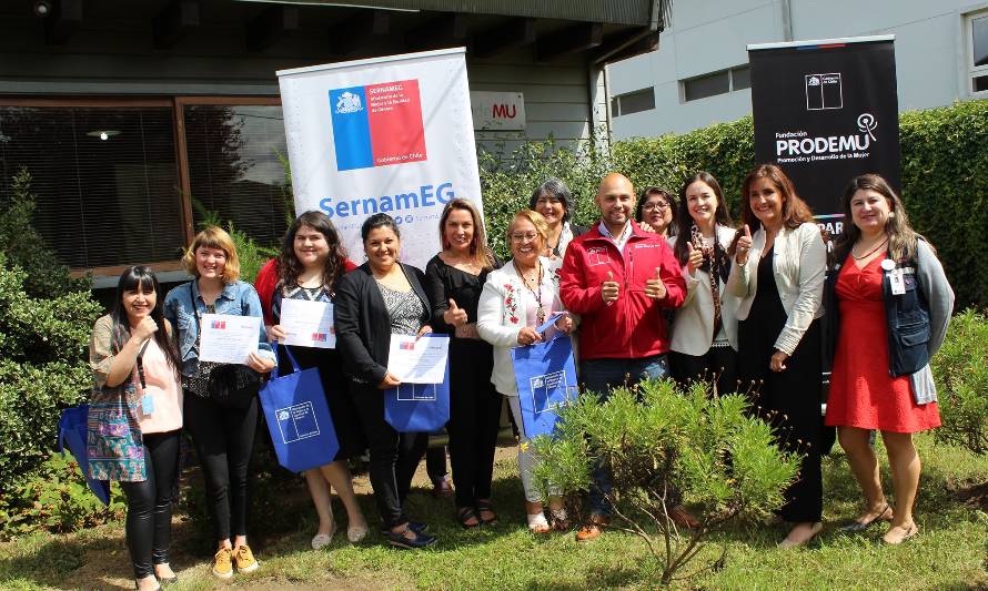 Primeras beneficiarias reciben recursos del Fondo Levántate Mujer en la Provincia del Ranco