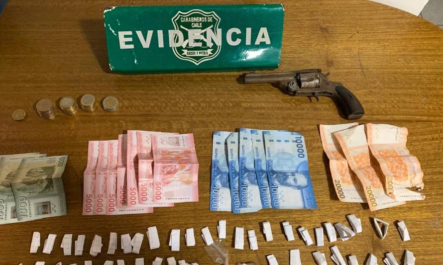 Carabineros detuvo a sujeto en posesión de pasta base de cocaína, marihuana y un arma de fuego