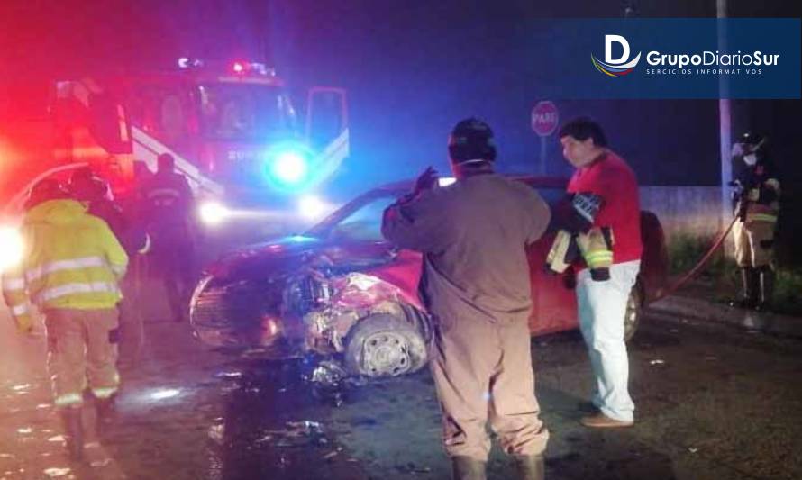 Conductor chocó cuartel bomberil de Cayurruca y huyó herido del lugar