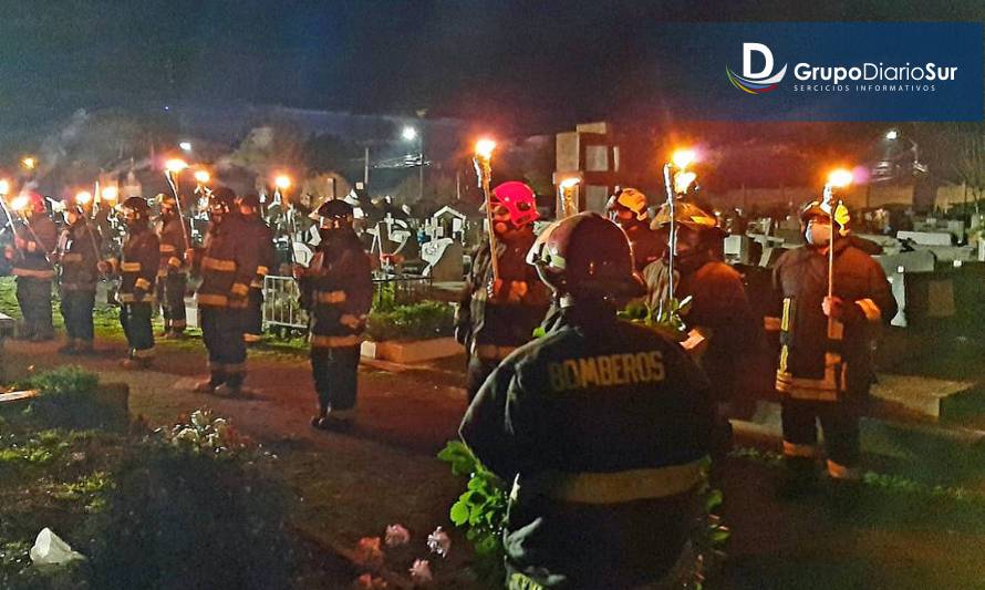 Voluntarios de Futrono conmemoran el Día del Bombero