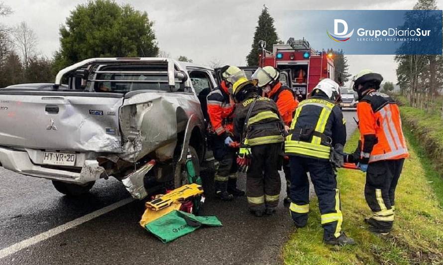 Accidente involucró a 2 vehículos en la ruta T-85 de Río Bueno