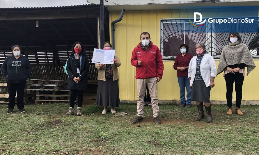 Junta de vecinos de Huillinco de La Unión recibió su título de dominio