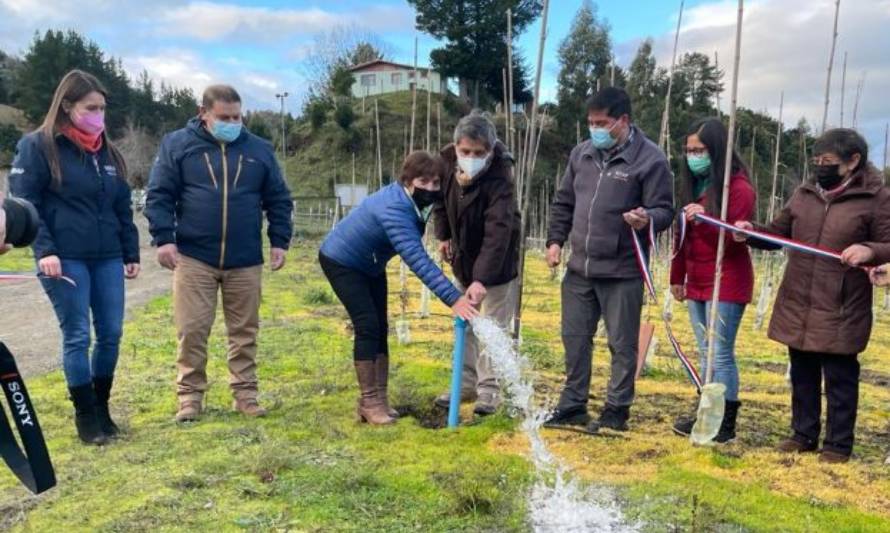 Alcalde Reinoso visitó proyecto fotovoltaico de riego en Yaquito junto al director nacional de INDAP
