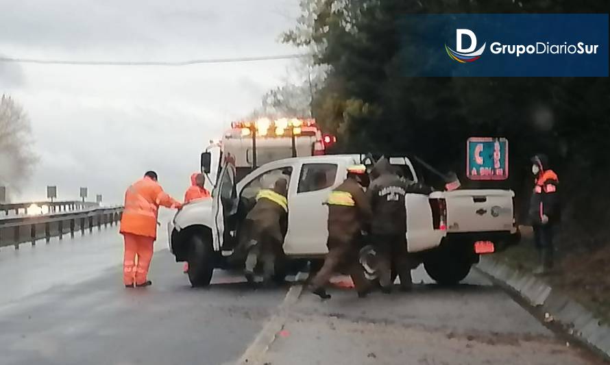 Vehículo despistó y chocó contra montículo en tramo de Río Bueno a San Pablo 