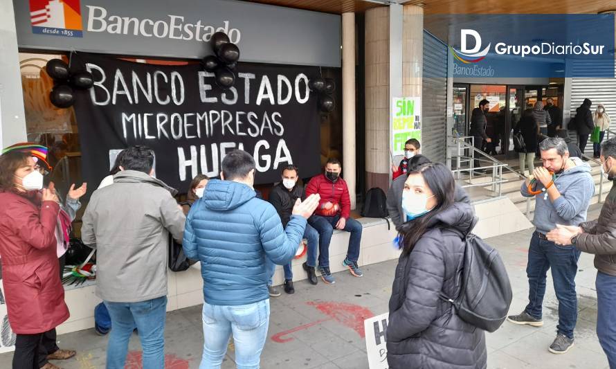 Sindicato Microempresas BancoEstado inició huelga 