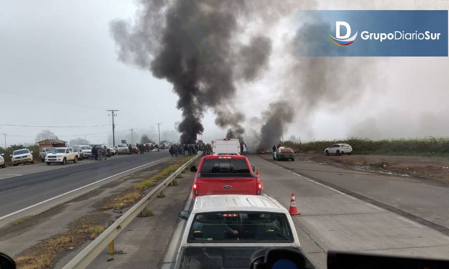 Agricultores esperan confirmación de rescate para detener barricada de Ruta 5