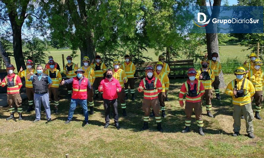 Delegado del Ranco visita modernas instalaciones de brigadas forestales de Conaf