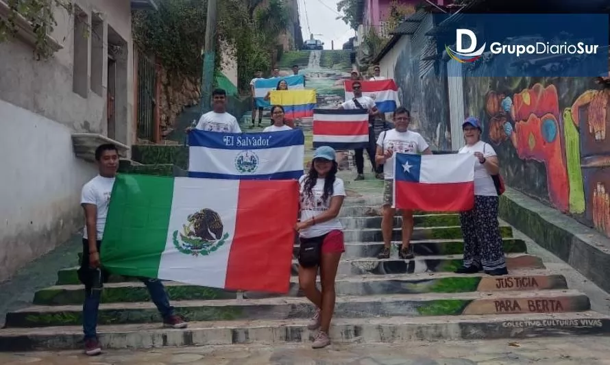 Dos futroninos representan a Chile en festival folclórico desarrollado en Honduras