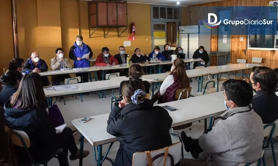 Autoridades regionales proponen rediseño del proyecto de reposición del colegio Balmaceda de Futrono