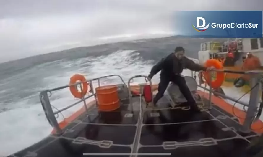 Logran rescatar a seis tripulantes de lancha a la deriva
