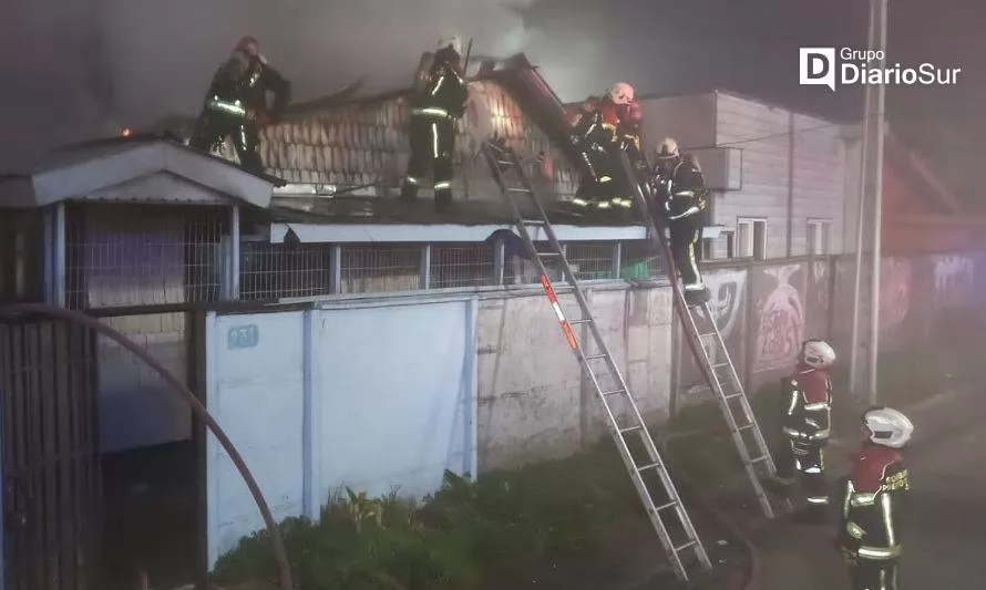 Carabinero rescató a mujer desde el interior de su casa en llamas