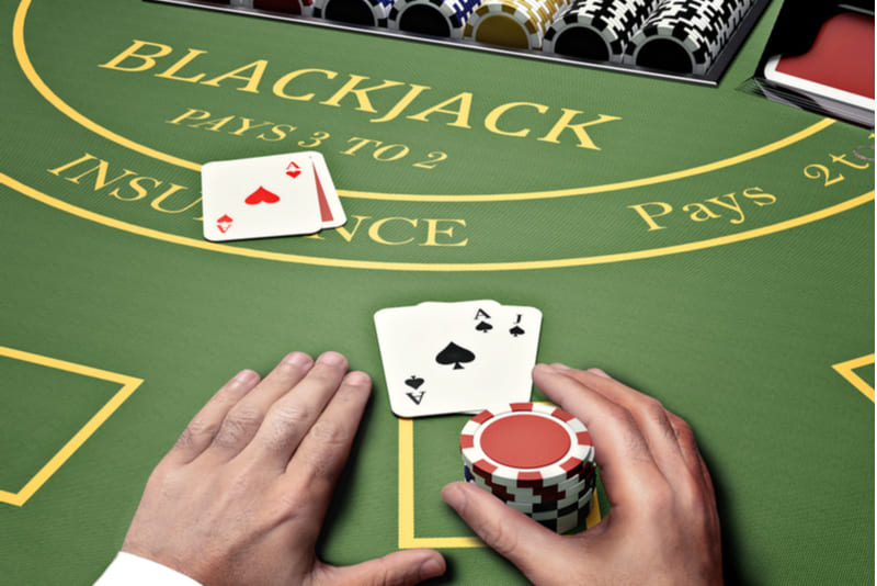 ¿Quién gana en caso de empate blackjack?