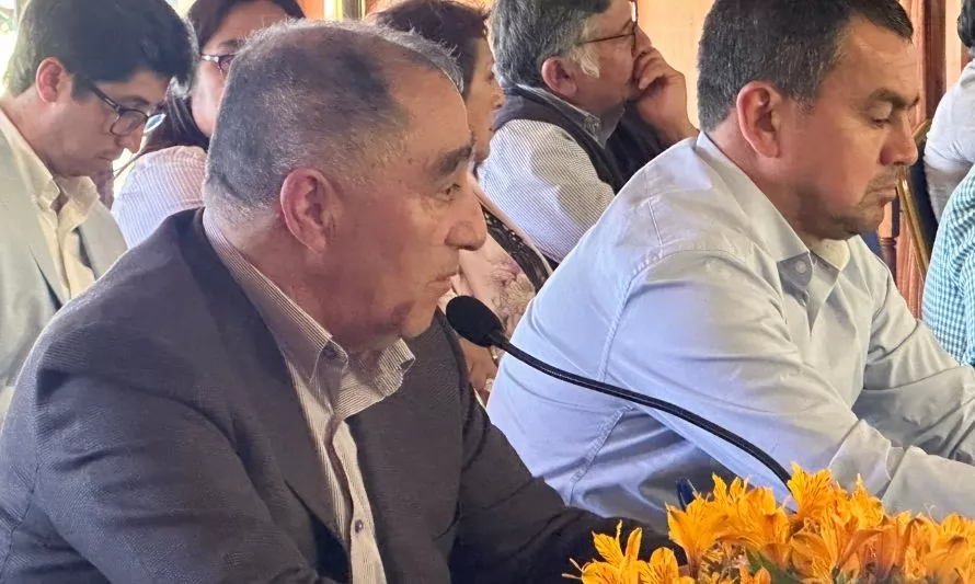 Tras nueva solicitud del alcalde Hernández: Mop confirmó tercera barcaza hacia Corral
