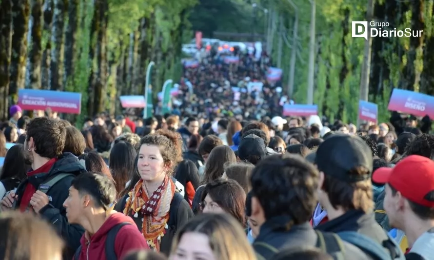 Miles de estudiantes iniciaron sus clases en las sedes de la Universidad Austral de Chile