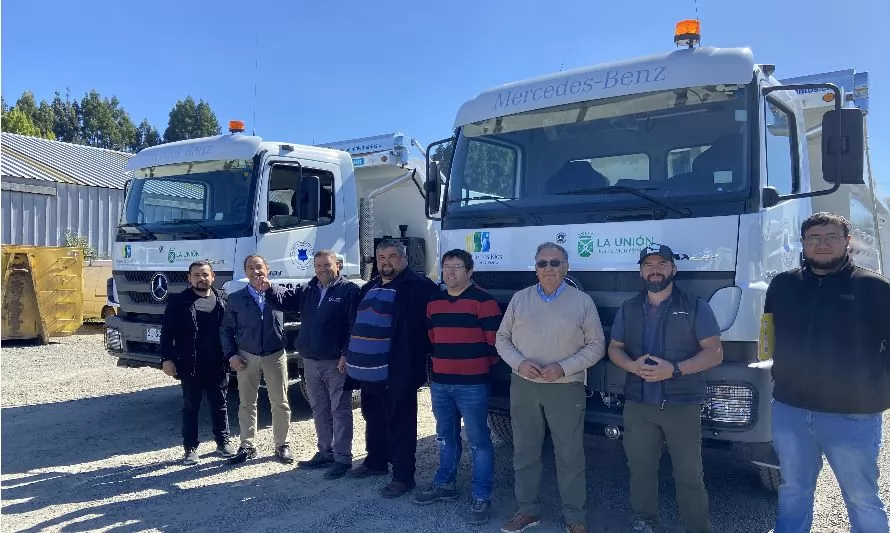 La Unión recibió dos nuevos camiones para mejoras en caminos rurales