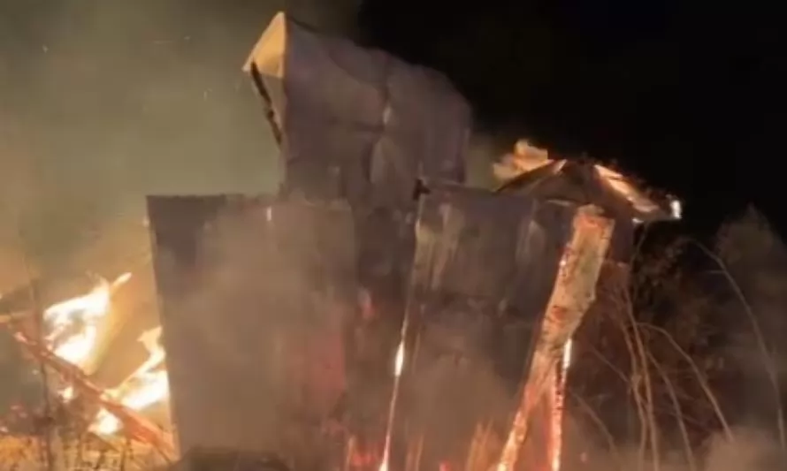 Incendio destruye tres galpones en Fundo Rapaco en la comuna de La Unión