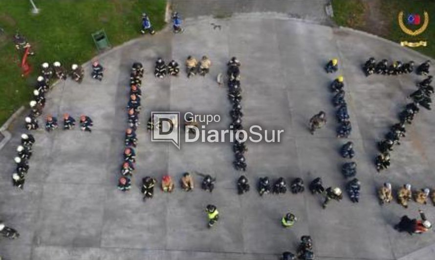 Bomberos de Osorno se luce con original saludo a las madres en su día