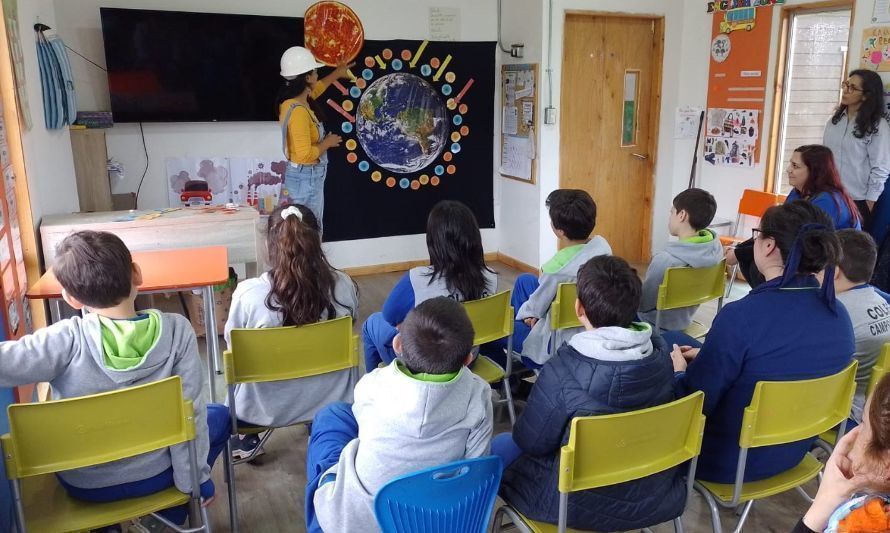 Estudiantes del Colegio Campos del Ranco. Crédito: Conaf.
