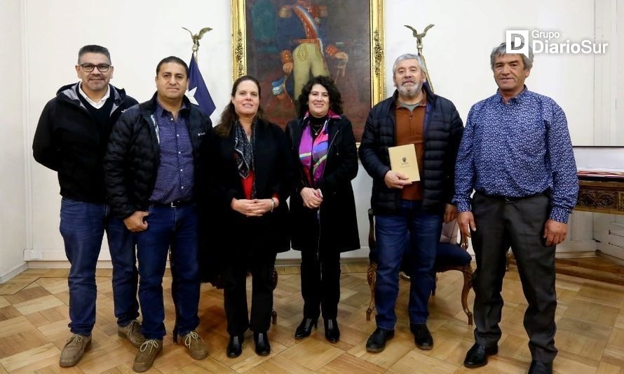 Dirigentes de la pesca artesanal se reunieron con ministra de Defensa en Santiago