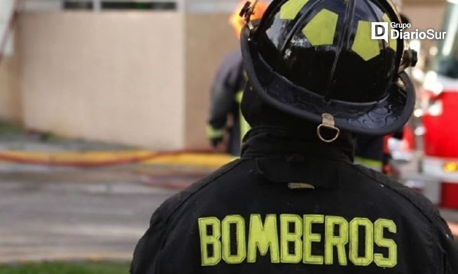 Gobierno Regional destina recursos para uniformes y carros bomba a Bomberos de Los Ríos