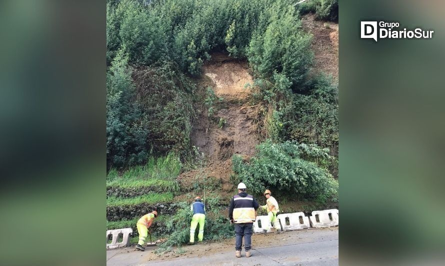 Tránsito suspendido por derrumbe en salida sur de la ciudad de Río Bueno