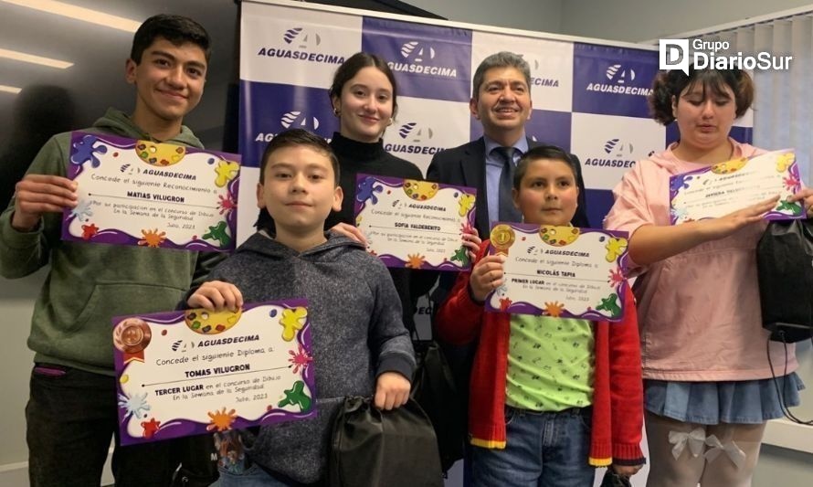 Aguas Décima premió a ganadores de concurso de pintura infantil