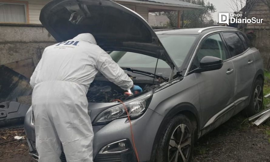 En taller mecánico de Río Bueno fue encontrado auto robado en Santiago