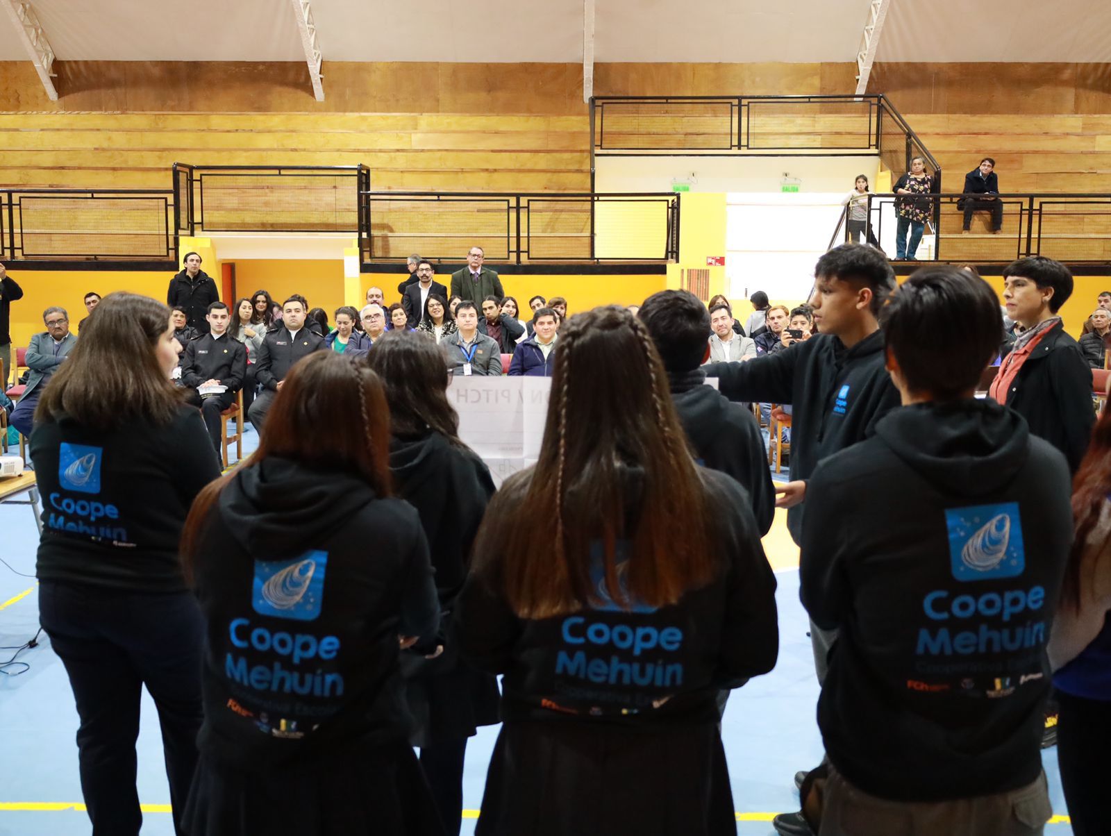 Estudiantes del Liceo Politécnico Pesquero de Mehuín proyectan comercialización de choros zapato