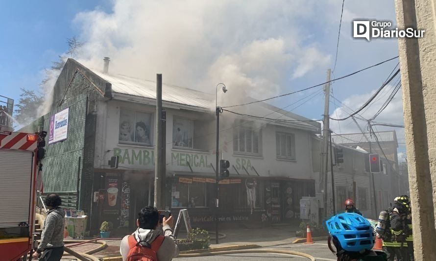 ÚLTIMA HORA: Arde centro estético contiguo al mall Plaza de Los Ríos