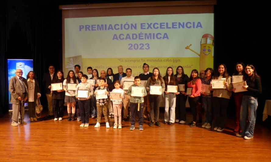 Socoepa premió a hijos de colaboradores con excelencia académica 