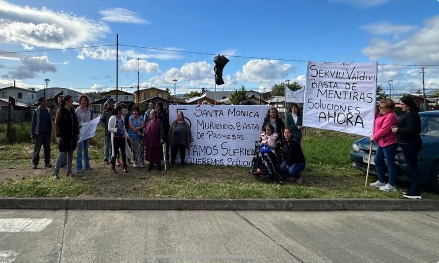 Vecinos de La Unión se manifiestan contra el Serviu: denuncian incumplimientos