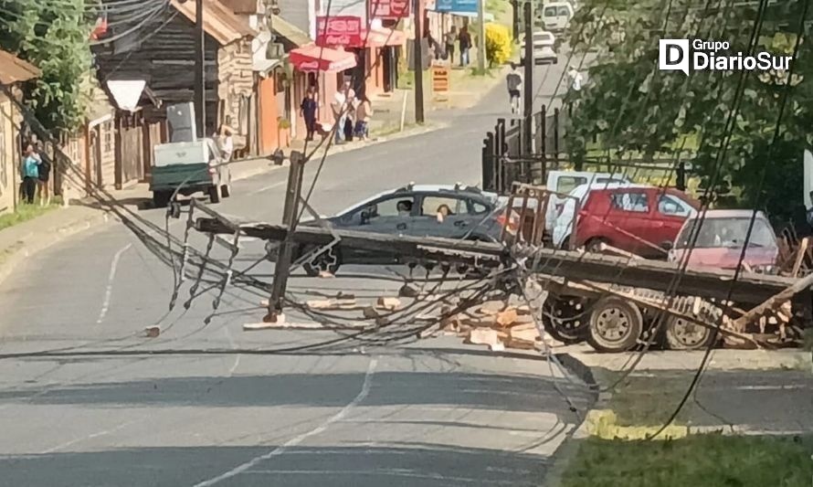 Accidente vehicular dejó sin suministro eléctrico a sectores de La Unión