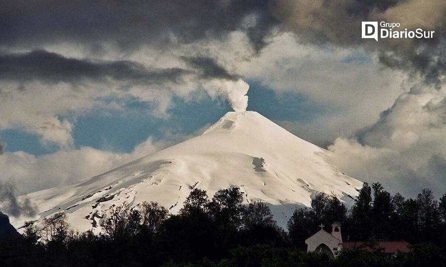 Sismo sacude al volcán Villarrica y autoridades deciden mantener alerta
